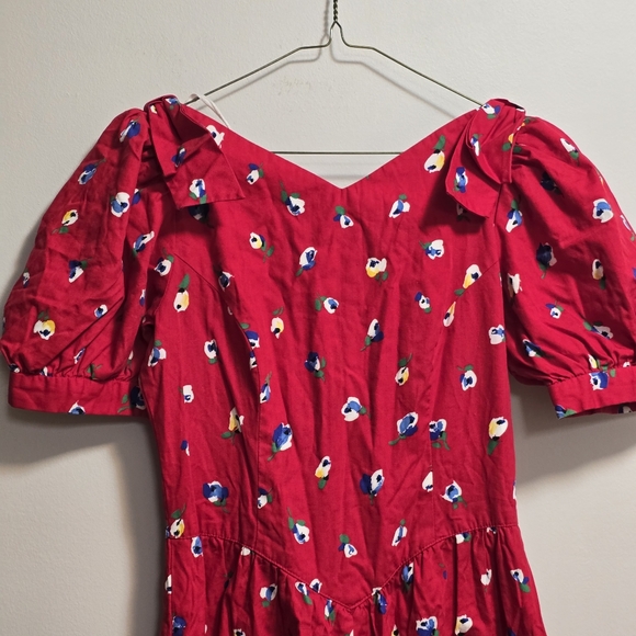 Vintage Floral Red Midi Dress Wth Bows Embellishment On Shoulders. - Picture 2 of 10